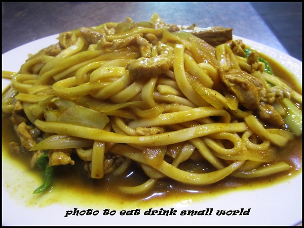 阿華炒麵：溫順的咖哩一口接一口