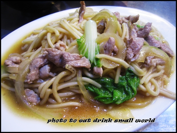 阿華炒麵：溫順的咖哩一口接一口