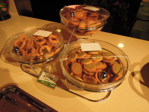 台北凱撒大飯店Checkers自助式餐廳:【台北車站美食】聚餐推薦凱撒Checkers下午茶吃到飽-葷素皆有(圖多食記)