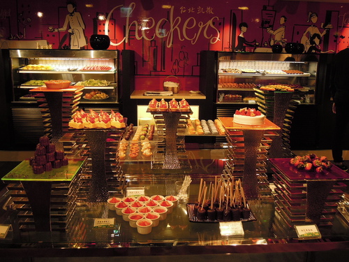 台北凱撒大飯店Checkers自助式餐廳:【台北車站美食】聚餐推薦凱撒Checkers下午茶吃到飽-葷素皆有(圖多食記)