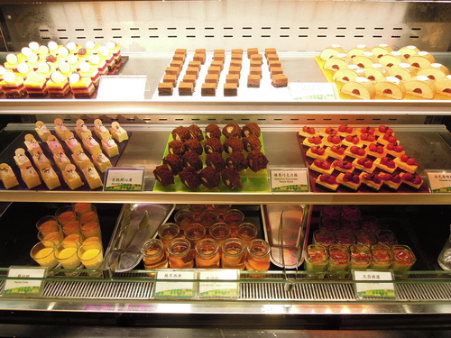 台北凱撒大飯店Checkers自助式餐廳:【台北車站美食】聚餐推薦凱撒Checkers下午茶吃到飽-葷素皆有(圖多食記)