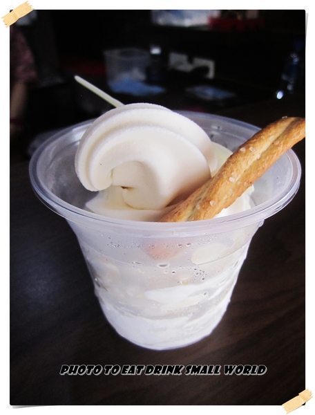 綣綣屋 霜淇淋專賣：吃完熱的一定要來吃霜淇淋~真是一大享受