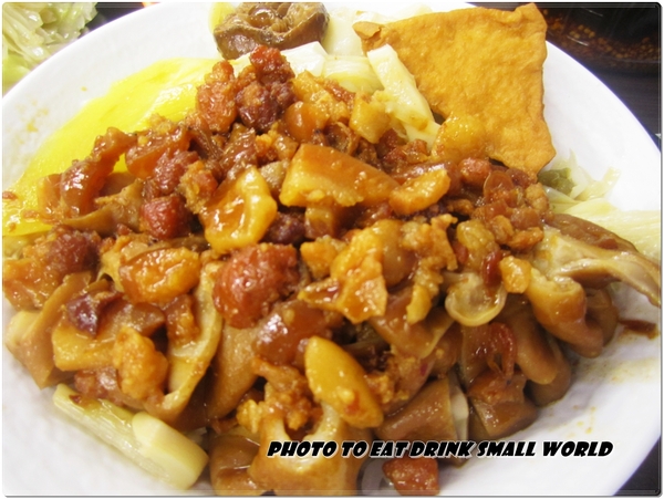 33年老店溪尾知高飯：焢肉.豬腳.大腸.小菜...每一樣都好吃到不像話