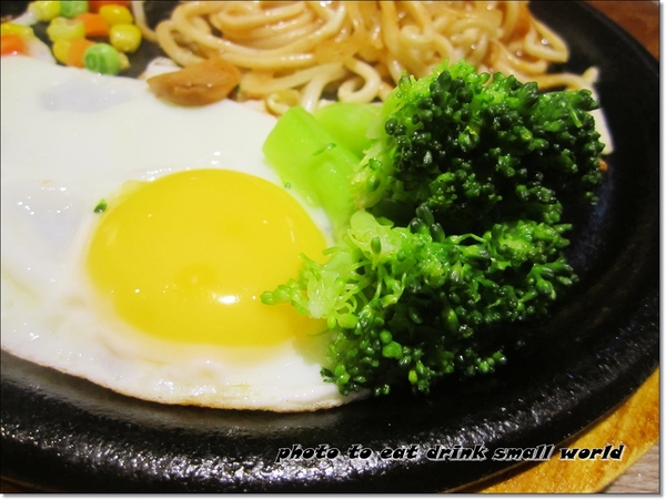 厚切牛排(新莊店):板橋厚切在新莊有了分店了哦~再也不必排的天昏地暗了