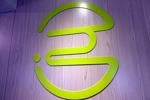 HI Burger：(胖樺食記)捷運頂溪站推薦美食”HI Burger”/平價大份量美式漢堡/不收一成服務費/不限時/WiFi