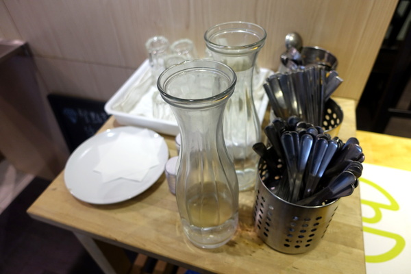 HI Burger：(胖樺食記)捷運頂溪站推薦美食”HI Burger”/平價大份量美式漢堡/不收一成服務費/不限時/WiFi