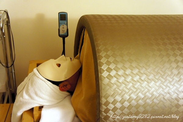 自然美學館(永和旗艦館)：[體驗] 從日本引進來台の蛋型岩盤浴❤躺著也能排毒、排汗→ 代謝提升的利器!!!