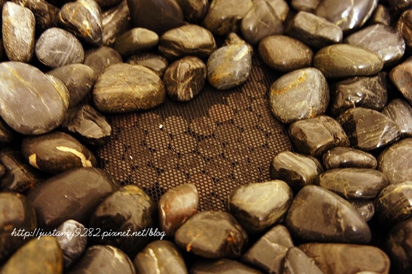 自然美學館(永和旗艦館)：[體驗] 從日本引進來台の蛋型岩盤浴❤躺著也能排毒、排汗→ 代謝提升的利器!!!