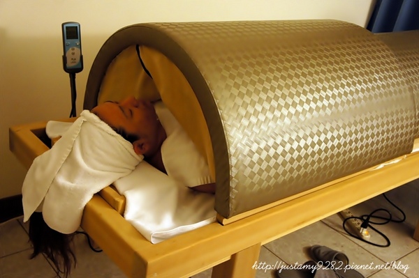 自然美學館(永和旗艦館)：[體驗] 從日本引進來台の蛋型岩盤浴❤躺著也能排毒、排汗→ 代謝提升的利器!!!