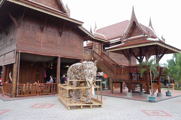 泰國南洋風高腳屋咖啡：沙挖低咖~泰國高腳屋 民俗村(輕食.泰式料理.飲品)