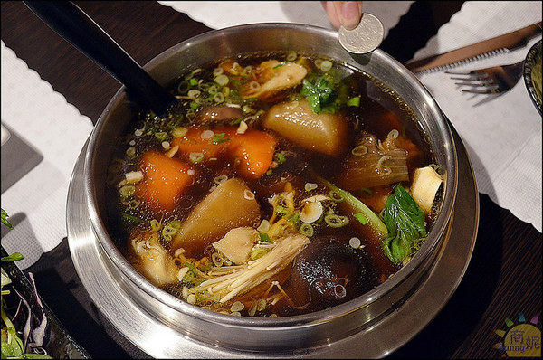 水武牛鮮切碳烤牛排館:台中西屯。水武牛炭燒牛排館/炭烤牛排專賣店。以克計價客製化現點鮮切自然牛。新開幕搶優惠