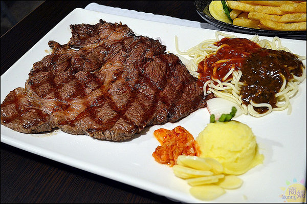 水武牛鮮切碳烤牛排館:台中西屯。水武牛炭燒牛排館/炭烤牛排專賣店。以克計價客製化現點鮮切自然牛。新開幕搶優惠