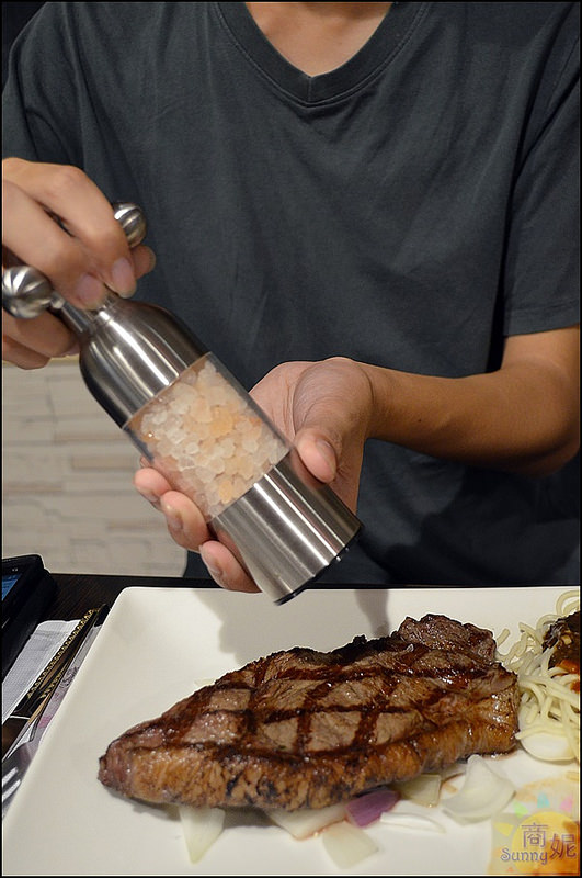 水武牛鮮切碳烤牛排館:台中西屯。水武牛炭燒牛排館/炭烤牛排專賣店。以克計價客製化現點鮮切自然牛。新開幕搶優惠