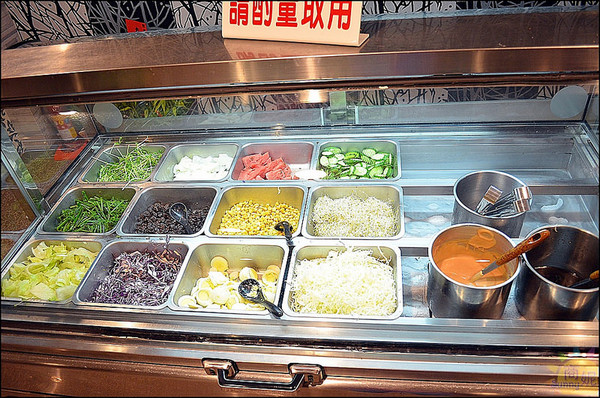 水武牛鮮切碳烤牛排館:台中西屯。水武牛炭燒牛排館/炭烤牛排專賣店。以克計價客製化現點鮮切自然牛。新開幕搶優惠