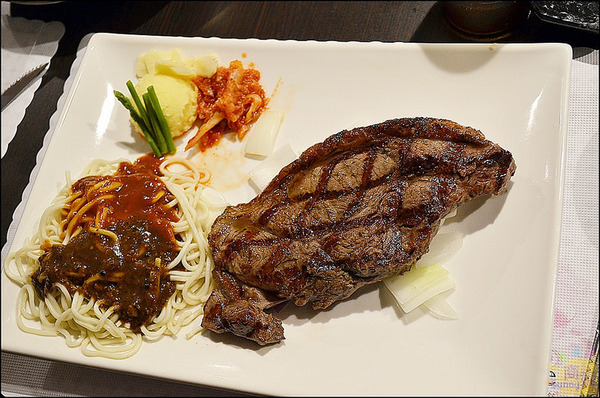 水武牛鮮切碳烤牛排館:台中西屯。水武牛炭燒牛排館/炭烤牛排專賣店。以克計價客製化現點鮮切自然牛。新開幕搶優惠