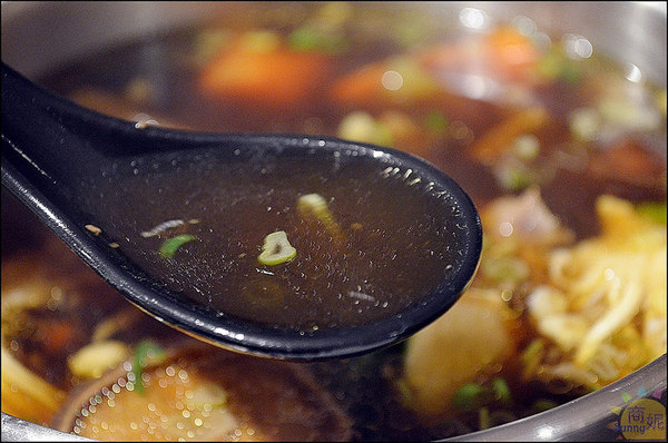 水武牛鮮切碳烤牛排館:台中西屯。水武牛炭燒牛排館/炭烤牛排專賣店。以克計價客製化現點鮮切自然牛。新開幕搶優惠