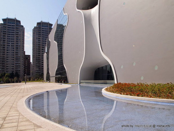 台中國家歌劇院:【景點】台中National Taichung Theater 臺中國家歌劇院@西屯捷運BRT新光/遠百 : Sound Cave 美聲涵洞落成!日本建築大師伊東豐雄設計的世界九大新地標