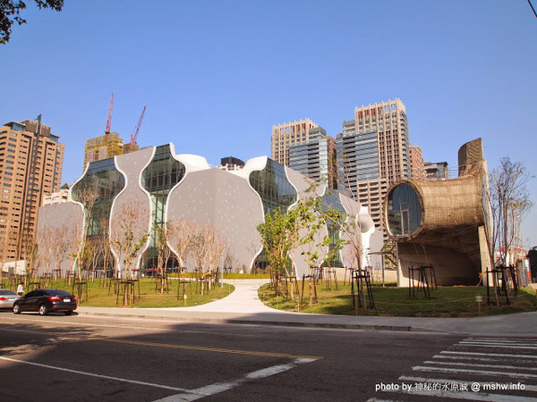 台中國家歌劇院:【景點】台中National Taichung Theater 臺中國家歌劇院@西屯捷運BRT新光/遠百 : Sound Cave 美聲涵洞落成!日本建築大師伊東豐雄設計的世界九大新地標