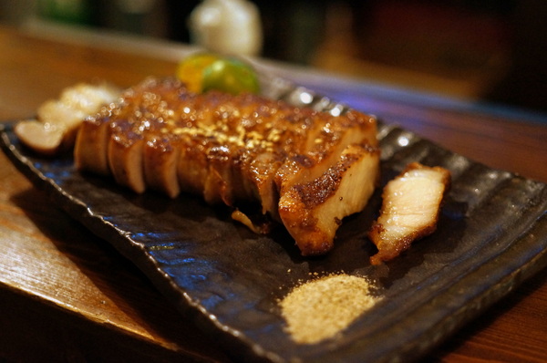 拾玖串燒酒場:(胖樺食記)台北市光復南路「拾玖串燒酒場」。海鮮串燒特色居酒屋適合放鬆小酌。