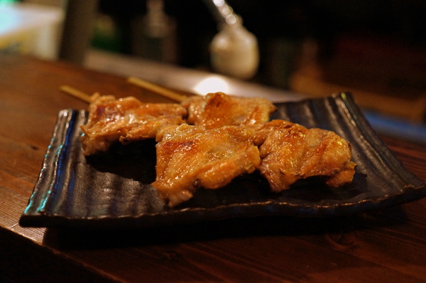 拾玖串燒酒場:(胖樺食記)台北市光復南路「拾玖串燒酒場」。海鮮串燒特色居酒屋適合放鬆小酌。