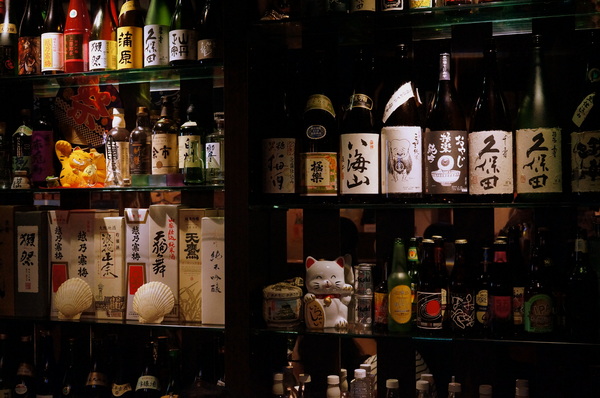 拾玖串燒酒場:(胖樺食記)台北市光復南路「拾玖串燒酒場」。海鮮串燒特色居酒屋適合放鬆小酌。