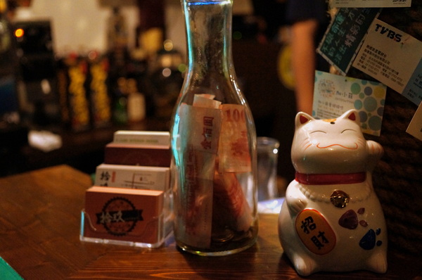 拾玖串燒酒場:(胖樺食記)台北市光復南路「拾玖串燒酒場」。海鮮串燒特色居酒屋適合放鬆小酌。