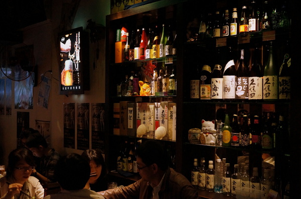 拾玖串燒酒場:(胖樺食記)台北市光復南路「拾玖串燒酒場」。海鮮串燒特色居酒屋適合放鬆小酌。