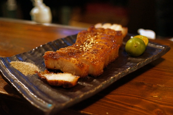 拾玖串燒酒場:(胖樺食記)台北市光復南路「拾玖串燒酒場」。海鮮串燒特色居酒屋適合放鬆小酌。