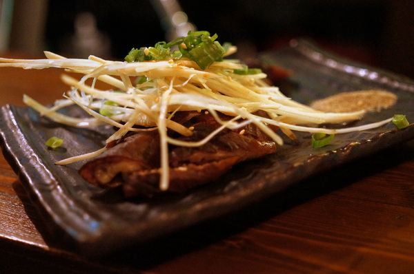 拾玖串燒酒場:(胖樺食記)台北市光復南路「拾玖串燒酒場」。海鮮串燒特色居酒屋適合放鬆小酌。