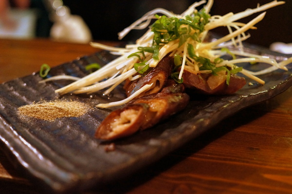 拾玖串燒酒場:(胖樺食記)台北市光復南路「拾玖串燒酒場」。海鮮串燒特色居酒屋適合放鬆小酌。