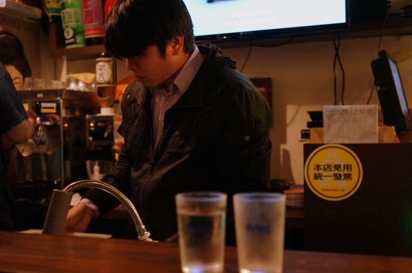 拾玖串燒酒場:(胖樺食記)台北市光復南路「拾玖串燒酒場」。海鮮串燒特色居酒屋適合放鬆小酌。