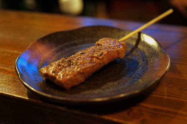 拾玖串燒酒場:(胖樺食記)台北市光復南路「拾玖串燒酒場」。海鮮串燒特色居酒屋適合放鬆小酌。