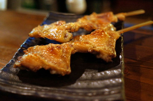 拾玖串燒酒場:(胖樺食記)台北市光復南路「拾玖串燒酒場」。海鮮串燒特色居酒屋適合放鬆小酌。