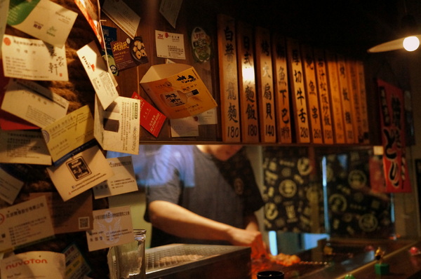 拾玖串燒酒場:(胖樺食記)台北市光復南路「拾玖串燒酒場」。海鮮串燒特色居酒屋適合放鬆小酌。