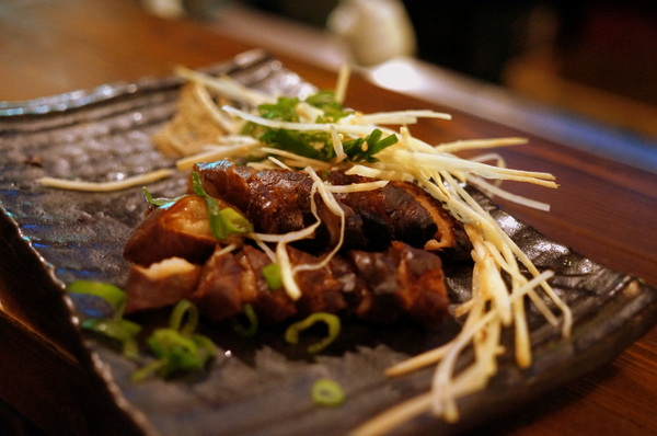 拾玖串燒酒場:(胖樺食記)台北市光復南路「拾玖串燒酒場」。海鮮串燒特色居酒屋適合放鬆小酌。