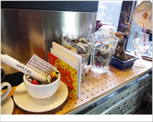 2J CAFE：【大安區】2J CAFE－兩位韓國歐巴開的店！城市中舒適隱密的小角落，咖啡廳與韓式料理的混搭風好棒，甜點有驚人的發現！(有WIFI、免服務費)