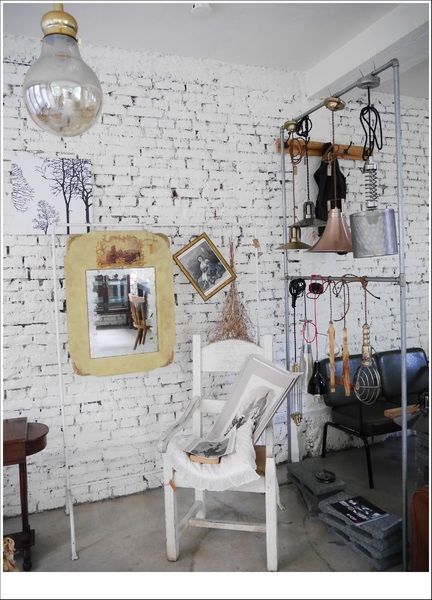 2J CAFE：【大安區】2J CAFE－兩位韓國歐巴開的店！城市中舒適隱密的小角落，咖啡廳與韓式料理的混搭風好棒，甜點有驚人的發現！(有WIFI、免服務費)