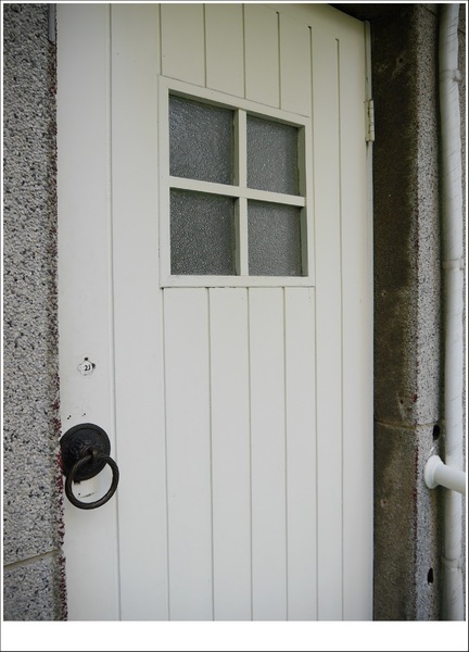 2J CAFE：【大安區】2J CAFE－兩位韓國歐巴開的店！城市中舒適隱密的小角落，咖啡廳與韓式料理的混搭風好棒，甜點有驚人的發現！(有WIFI、免服務費)