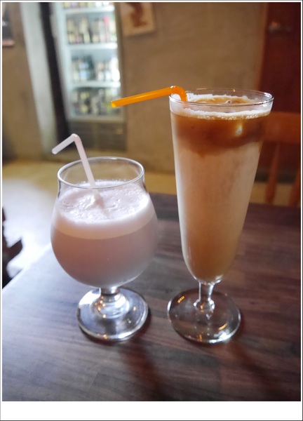 2J CAFE：【大安區】2J CAFE－兩位韓國歐巴開的店！城市中舒適隱密的小角落，咖啡廳與韓式料理的混搭風好棒，甜點有驚人的發現！(有WIFI、免服務費)