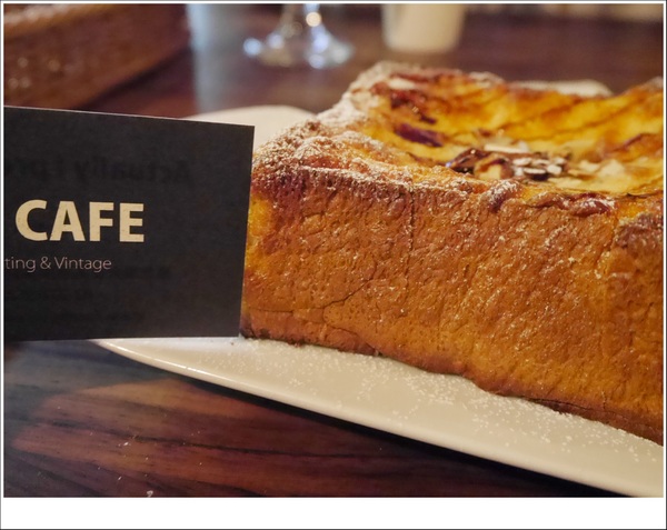 2J CAFE：【大安區】2J CAFE－兩位韓國歐巴開的店！城市中舒適隱密的小角落，咖啡廳與韓式料理的混搭風好棒，甜點有驚人的發現！(有WIFI、免服務費)