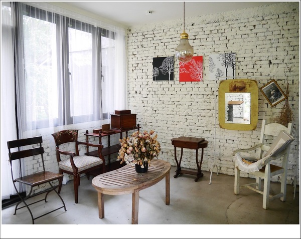 2J CAFE：【大安區】2J CAFE－兩位韓國歐巴開的店！城市中舒適隱密的小角落，咖啡廳與韓式料理的混搭風好棒，甜點有驚人的發現！(有WIFI、免服務費)