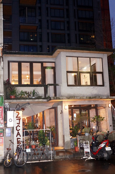 2J CAFE：(胖樺食記)台北市捷運大安森林公園站韓系咖啡廳2J Café。好咖啡伴隨一整天的寧靜愜意。