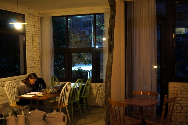 2J CAFE：(胖樺食記)台北市捷運大安森林公園站韓系咖啡廳2J Café。好咖啡伴隨一整天的寧靜愜意。