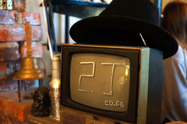 2J CAFE：(胖樺食記)台北市捷運大安森林公園站韓系咖啡廳2J Café。好咖啡伴隨一整天的寧靜愜意。