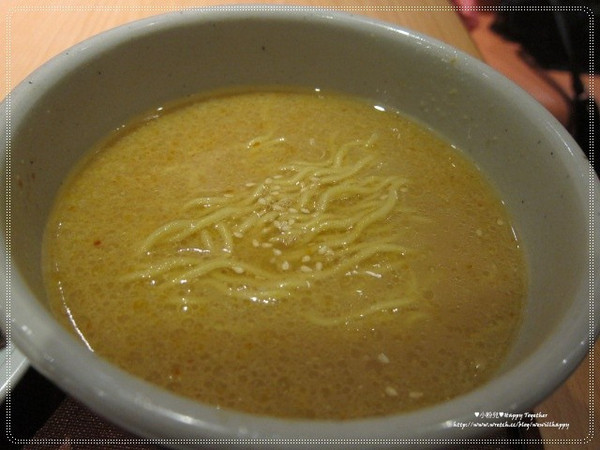 山頭火拉麵(台北復興店)：▌食記 ▌這天氣就是要吃拉麵!!山頭火拉麵♥忘不了的好滋味