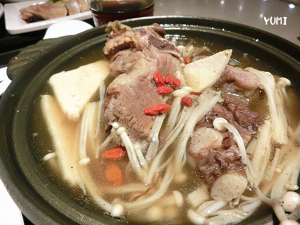 新萬利肉骨茶(中友百貨):【口碑券§第78彈】馬來西亞經典美食~你今天想吃哪道? 海南雞V.S皇家肉骨茶@新萬利肉骨茶(中友百貨)