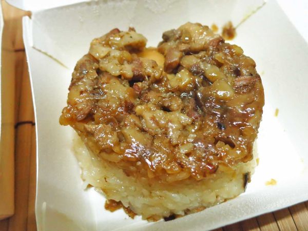 【新莊美食】府城碗粿-碗粿25元、筒仔米糕25元