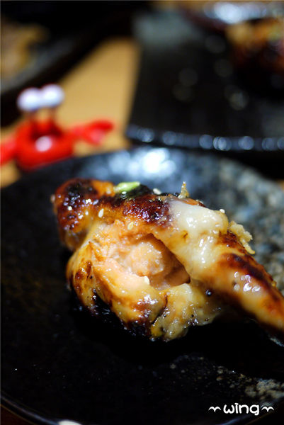 顛 居酒屋(長安店)：［台北中山］氣氛很high的【顛 居酒屋(長安店)】。明太子爆漿雞翅.棒棒糖/炸雞/烤香魚/炒烏龍麵體驗(松江南京站。長安東路美食)