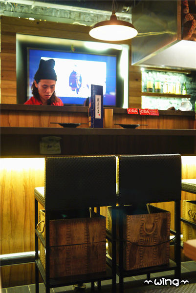 顛 居酒屋(長安店)：［台北中山］氣氛很high的【顛 居酒屋(長安店)】。明太子爆漿雞翅.棒棒糖/炸雞/烤香魚/炒烏龍麵體驗(松江南京站。長安東路美食)