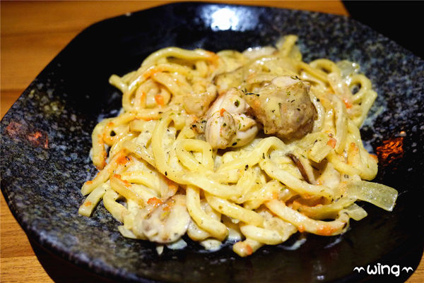 顛 居酒屋(長安店)：［台北中山］氣氛很high的【顛 居酒屋(長安店)】。明太子爆漿雞翅.棒棒糖/炸雞/烤香魚/炒烏龍麵體驗(松江南京站。長安東路美食)